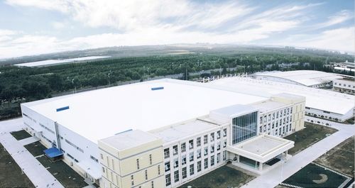 批量制造燈塔工廠 工業(yè)富聯(lián)發(fā)布十大數(shù)字化轉(zhuǎn)型標(biāo)桿案例，助力經(jīng)緯編布銷(xiāo)售行業(yè)升級(jí)