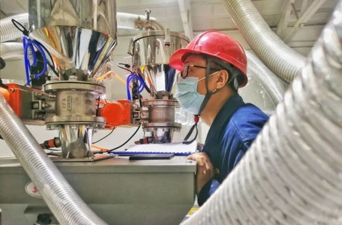 甘肅首條熔噴布生產(chǎn)線產(chǎn)品順利下線，經(jīng)緯編布制造迎來新篇章